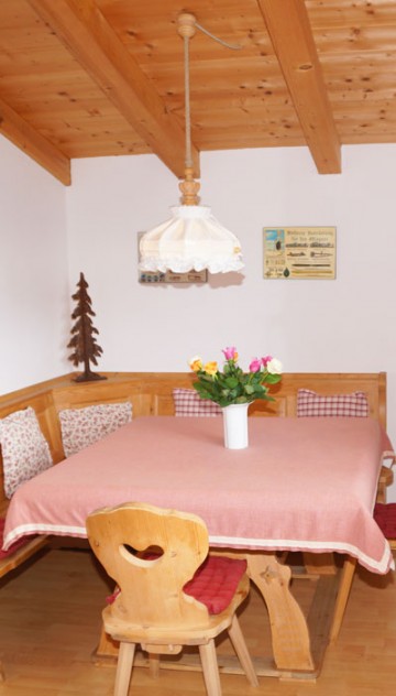 04-Appartement-1-Sitzecke-(hoch)